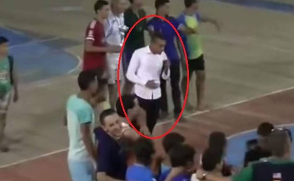 VIDEO: Presentador de televisión marroquí muere en partido de baloncesto