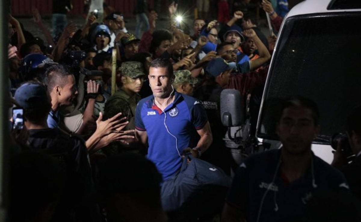 VIDEO: Apoteósico recibimiento a Motagua en el Nacional