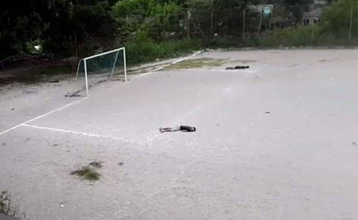 Asesinan a cinco personas en cancha de fútbol en El Salvador