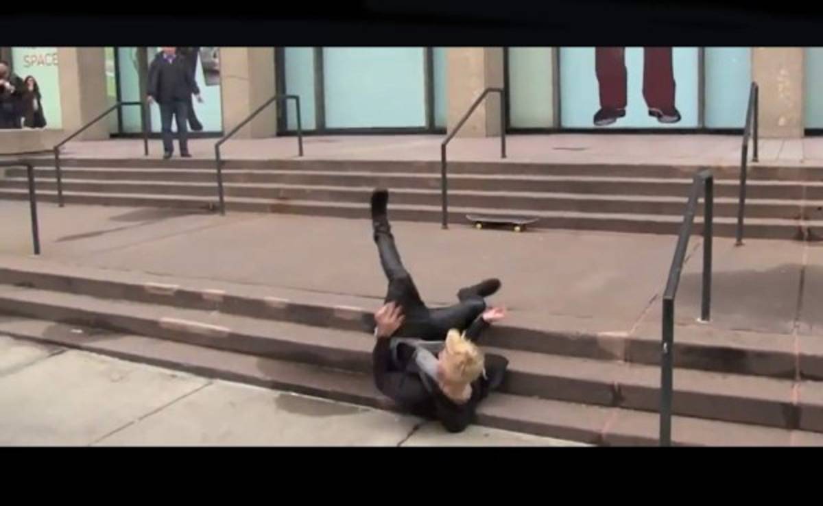 Justin Bieber sufre vergonzosa caída practicando skateboarding