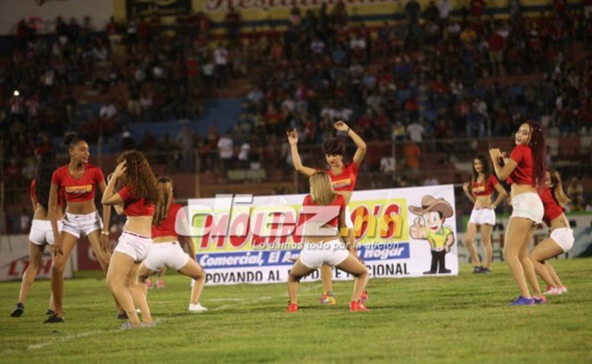 ¡Cuidado con el lente de DIEZ! Así captó a modelos que adornan el Apertura