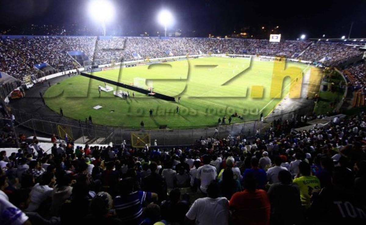 Ambiente y llenazo en el Nacional ante el Herediano