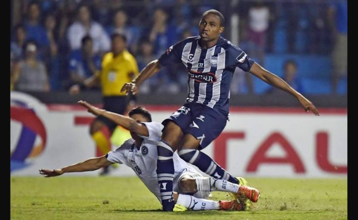 VIDEO: Escalofriante lesión de jugador en la Liga de Ecuador