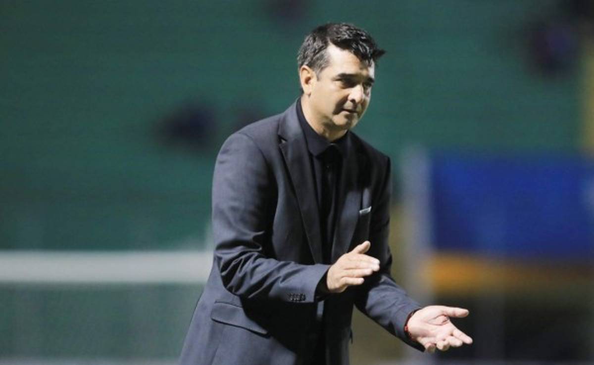 Diego Vázquez sobre su continuidad: 'Presión tienen las llantas de los carros'