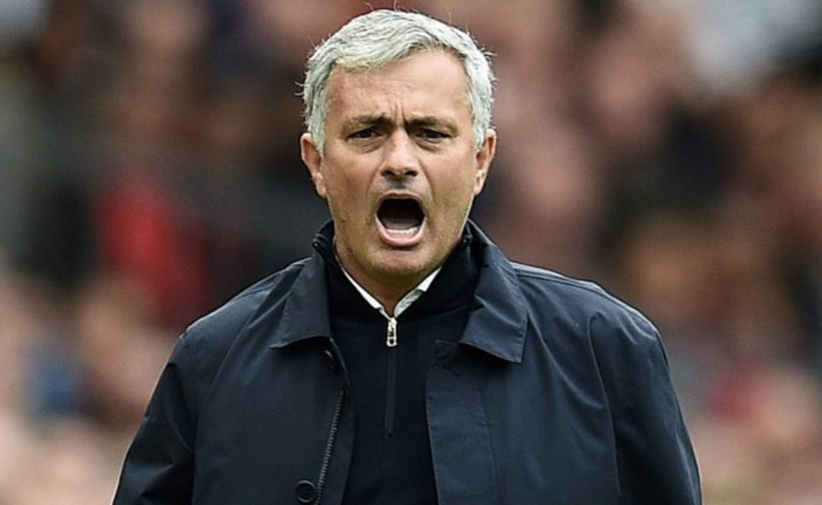 Mourinho critica a algunos de sus jugadores tras derrota en el derbi