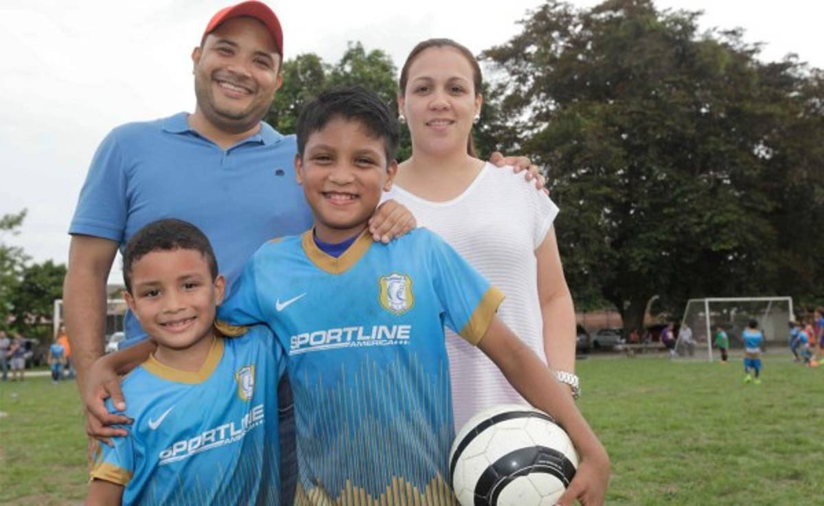 Niño hondureño de 10 años recibe invitación del AC Milán
