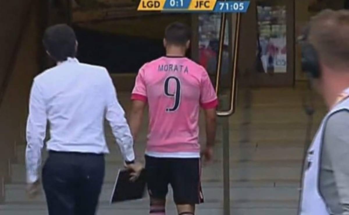 Álvaro Morata sale del campo molesto con Massimiliano Allegri