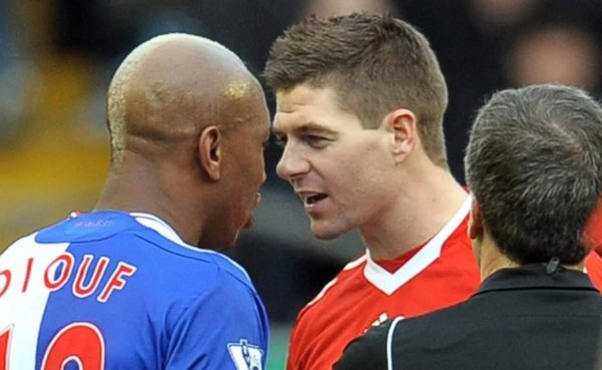 Gerrard es acusado de racismo por senegalés excompañero en Liverpool