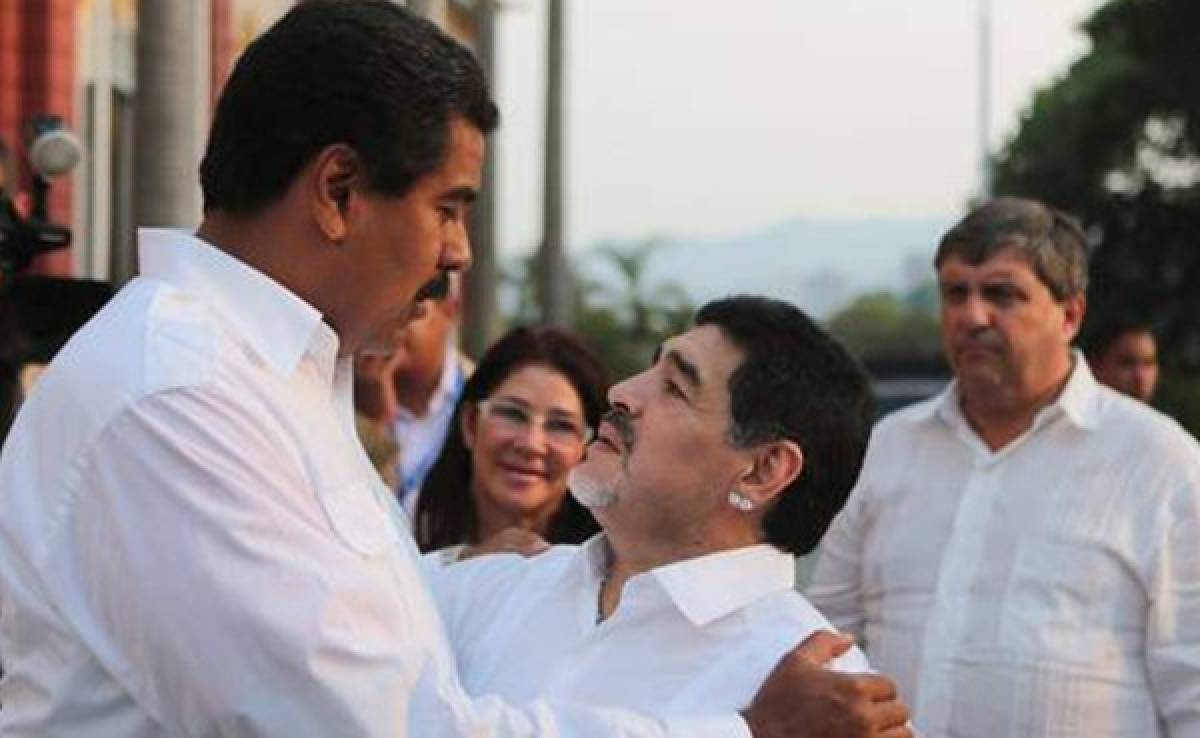 Nicolás Maduro propone a Maradona como presidente de la FIFA