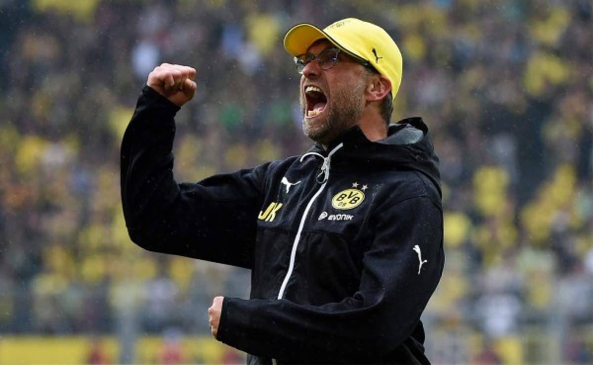 El técnico Jurgen Klopp responde una pregunta ¡en español!