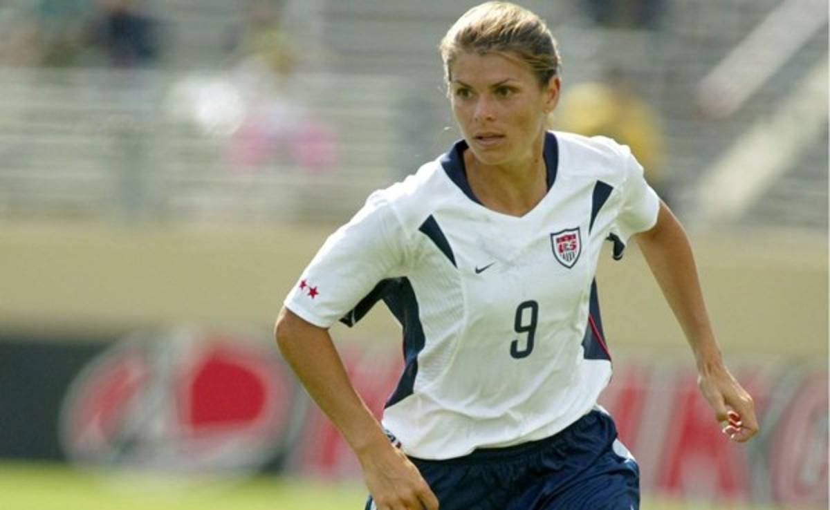 Mia Hamm, icono del fútbol femenino, se incorpora a directiva de la Roma