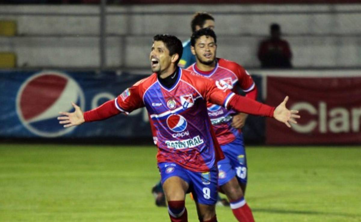 Israel Silva le dice adiós al Xelajú con dos campeonatos y tres títulos de goleo.