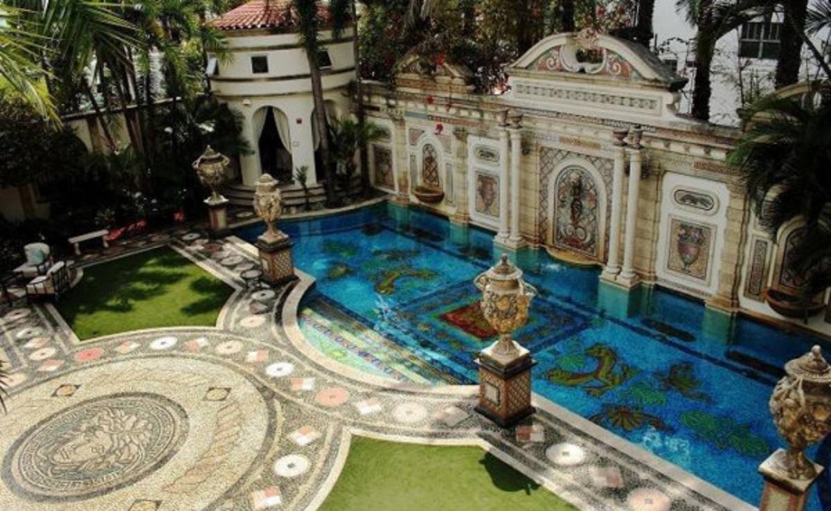 Los Beckham compran la mansión 'maldita' de Versace