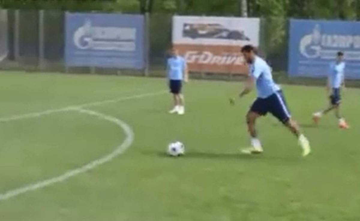 VIDEO: Hulk hace explotar una pelota luego de rematar