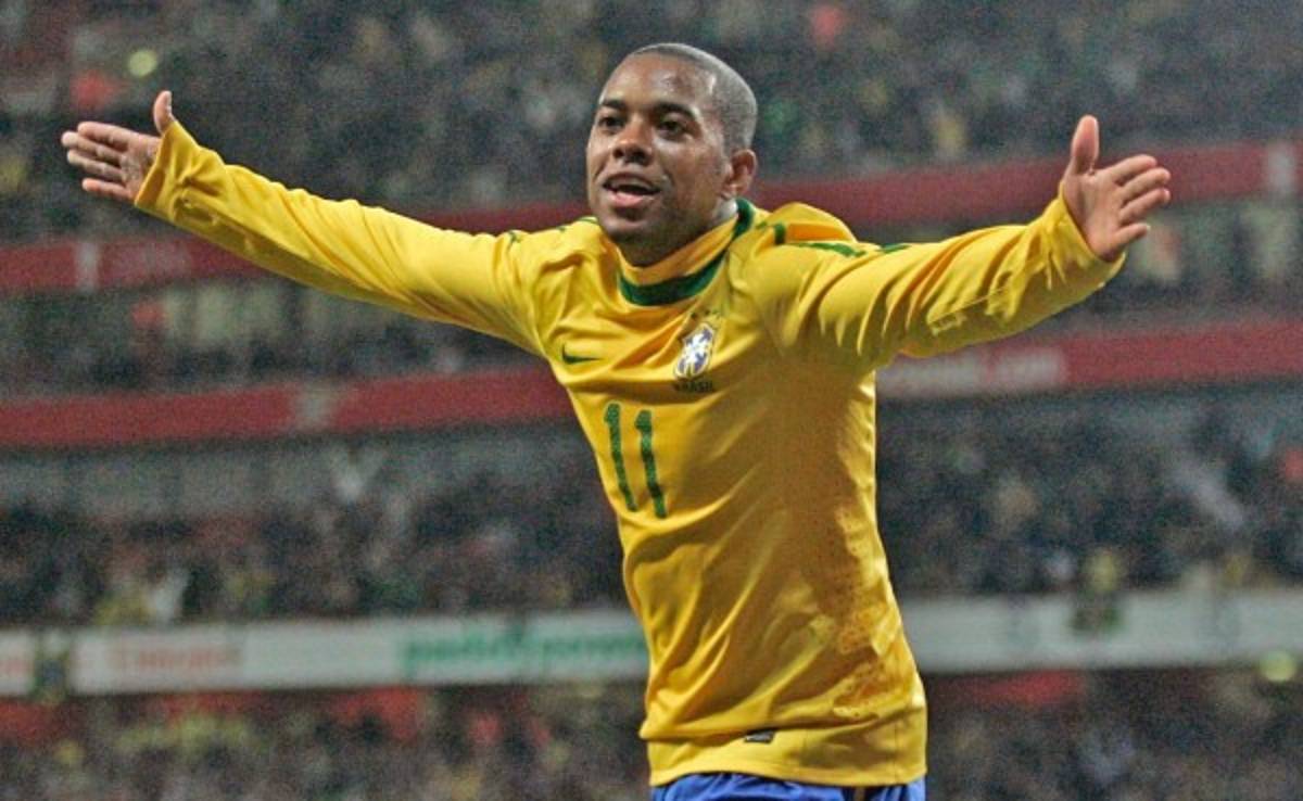 Robinho agradece a Dios por no haber sido convocado para el Mundial 2014