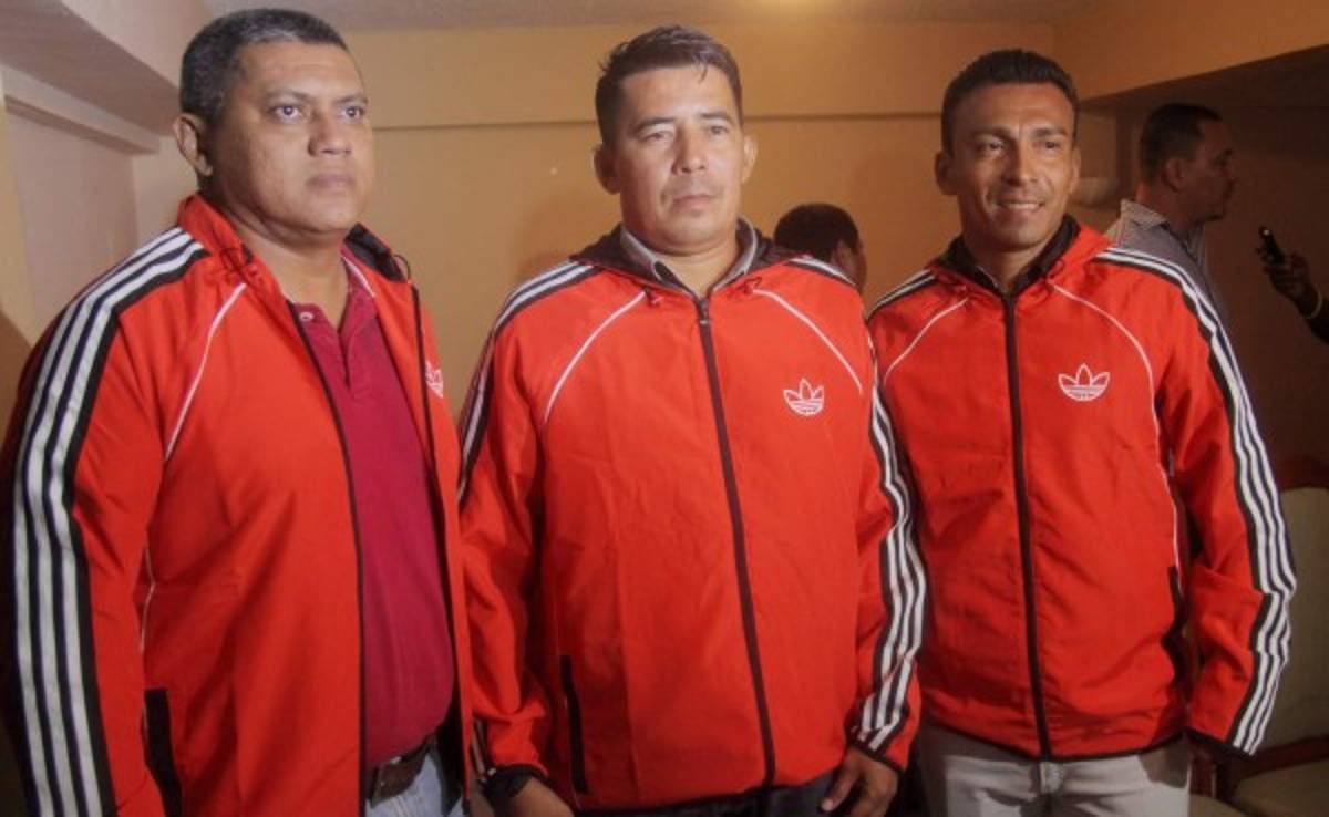 El Vida presenta a Elvin López como nuevo entrenador