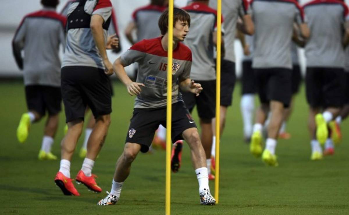 Croacia pide reemplazar al lesionado centrocampista Ivan Mocinic