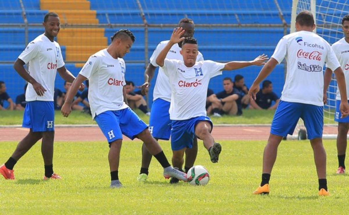 Honduras viajará un día antes a El Salvador para el partido en el Cuscatlán