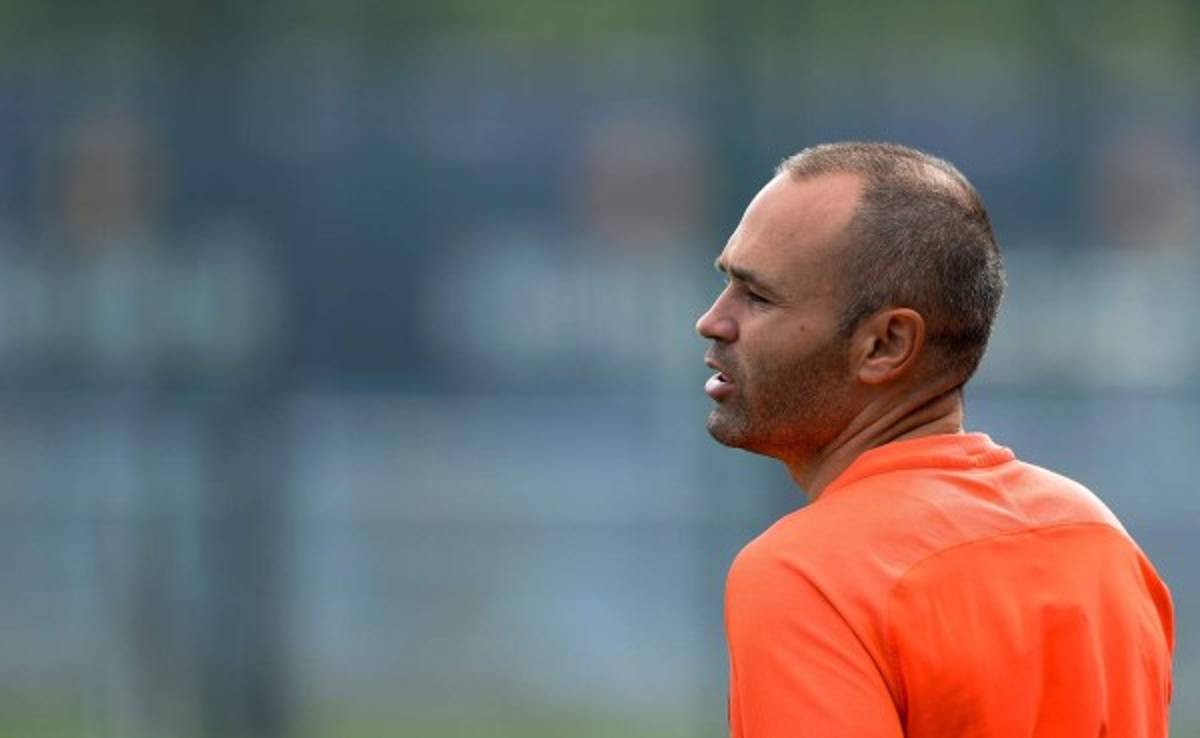 Iniesta pide una reunión con los dirigentes del Barcelona. ¿Problemas?