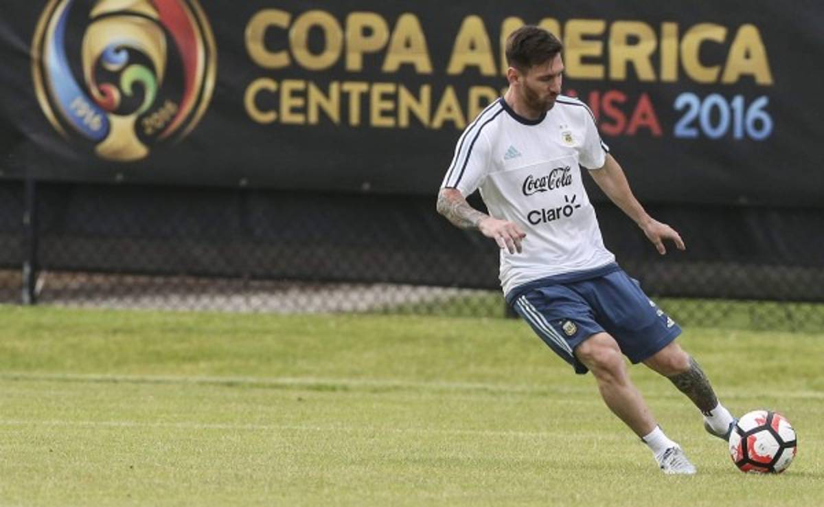 Messi vuelve a entrenar con normalidad de cara al Argentina-Panamá