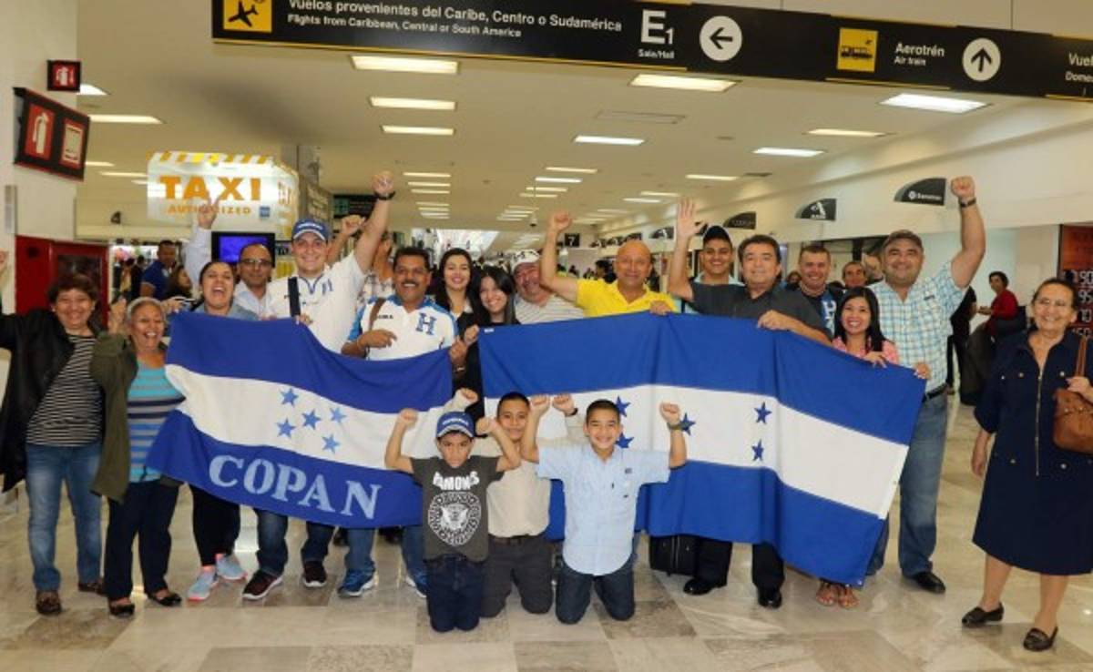 Hondureños llegan a México soñando con otro Aztecazo