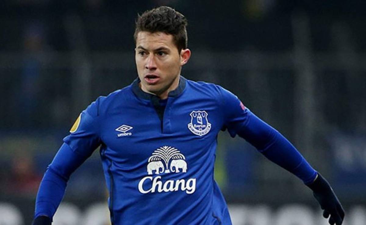 Bryan Oviedo renueva su contrato con el Everton hasta 2019