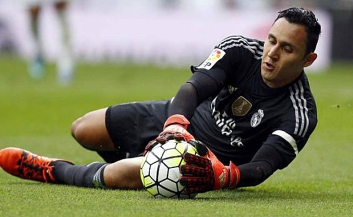 Especialistas costarricenses no recomiendan una operación para Keylor Navas