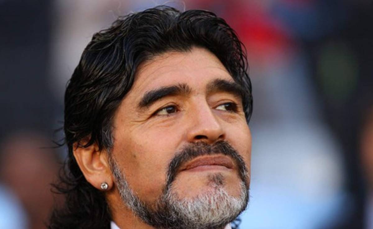 VIDEO: Maradona llama tarados a Pelé y Beckenbauer