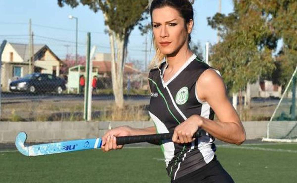 Justicia argentina ordena fichar a transexual en liga de hockey femenino