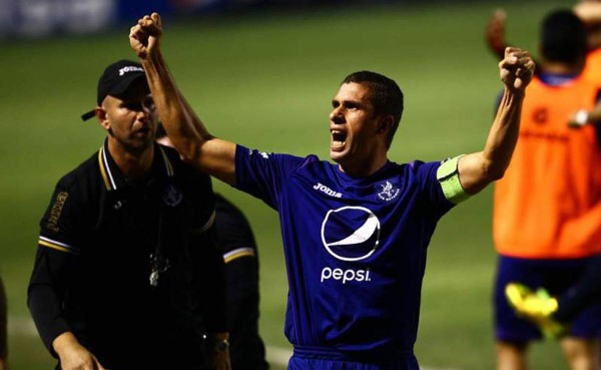 Junior Izaguirre será operado por una fractura en el pómulo