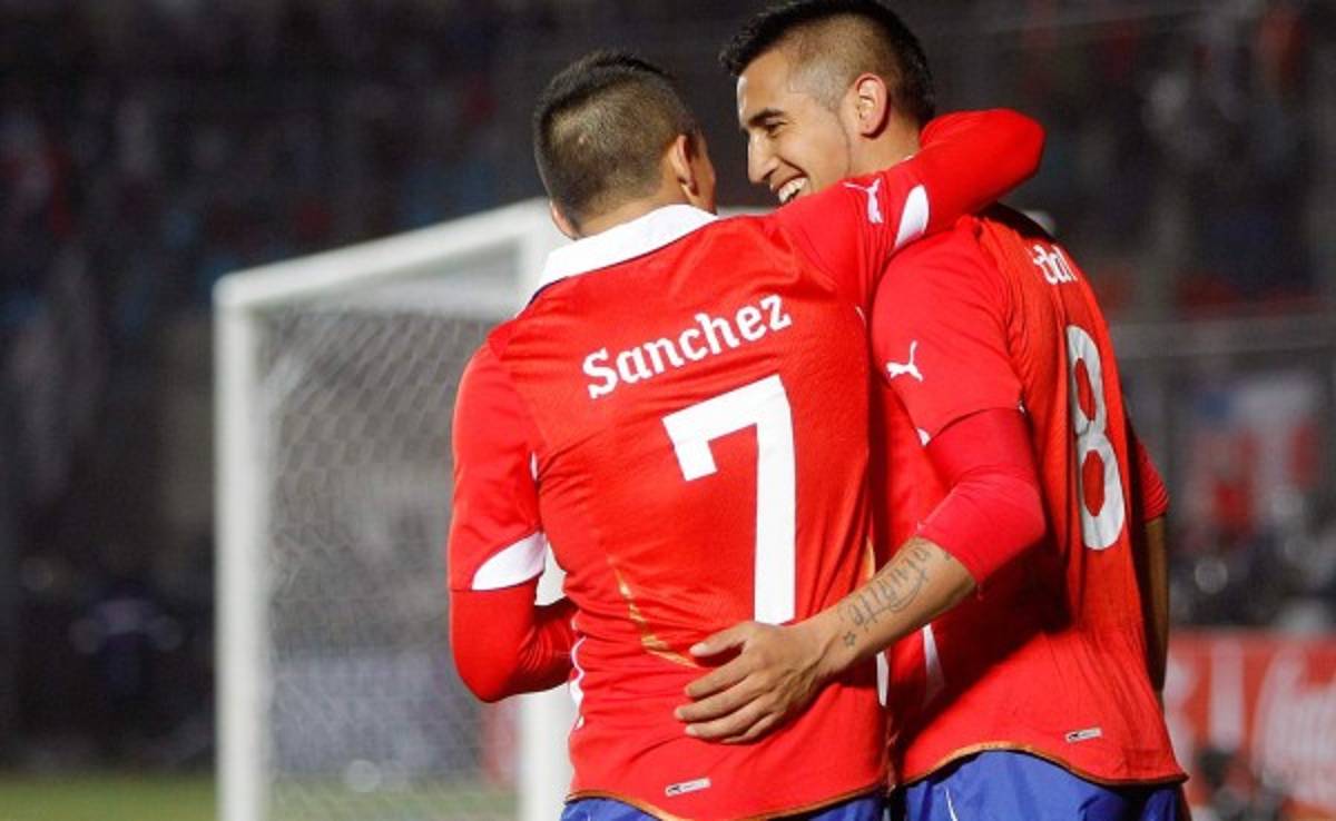 Chile se entrena con plantilla completa y Sampaoli insinúa once titular