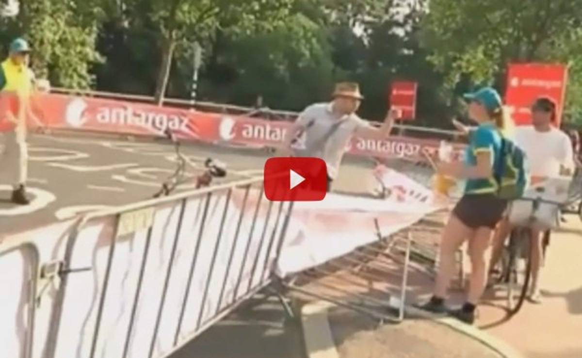 VIDEO: Cartero estalla al ver que Tour de Francia le impide el paso