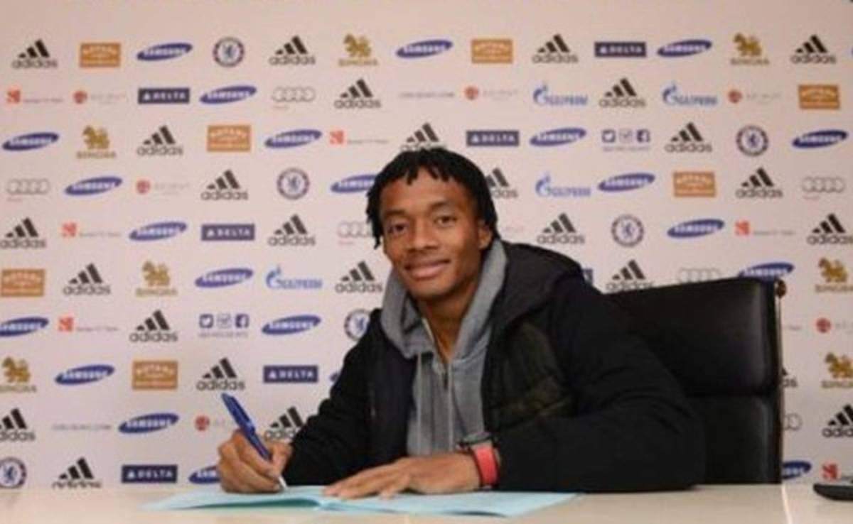 Juan Guillermo Cuadrado firma con el Chelsea de Inglaterra