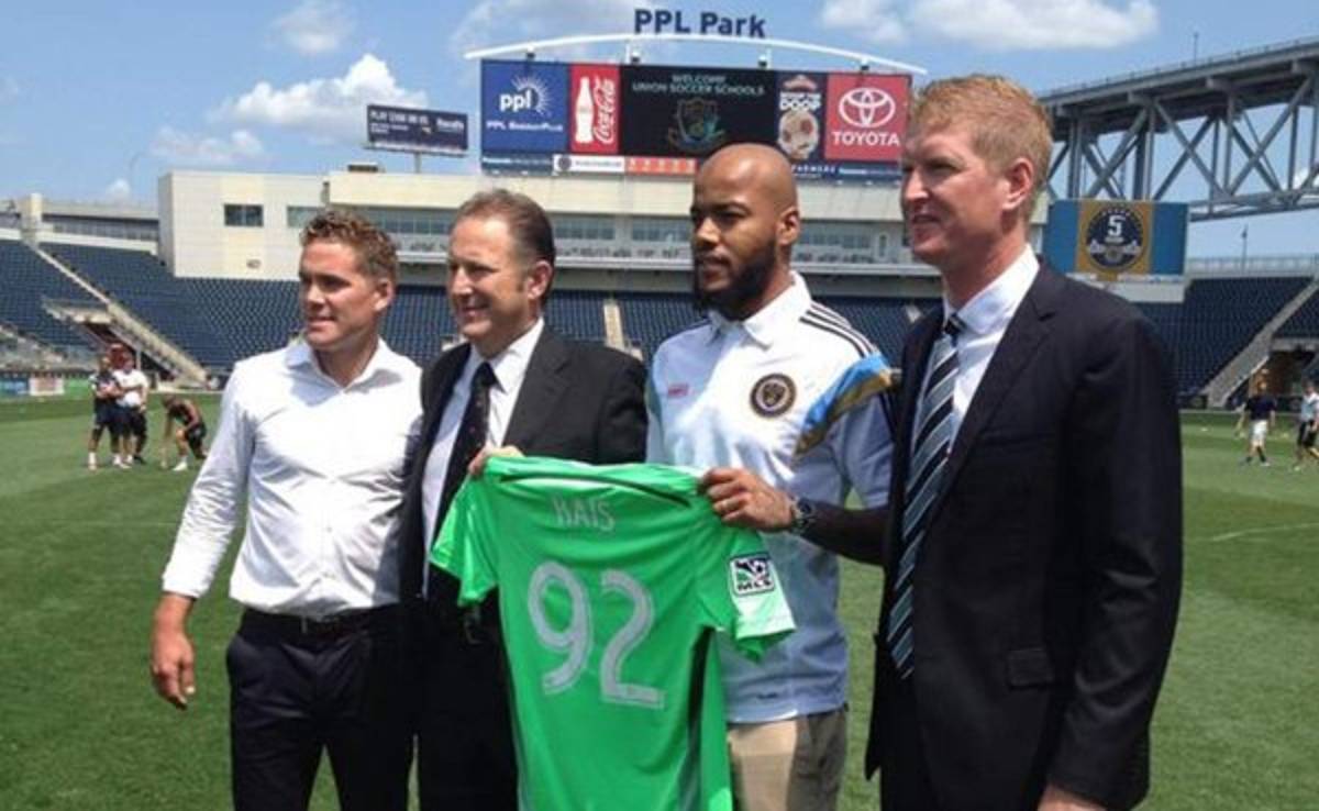 Arquero argelino M'Bolhi ficha por el Philadelphia Union de la MLS