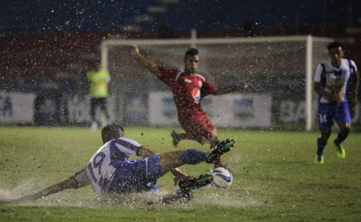 Villanueva también se baja al Victoria y ahora va por Olimpia