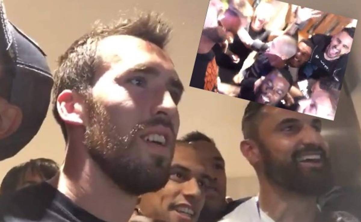 VIDEO: Impresionante el festejo de los jugadores del Leicester City al momento de coronarse