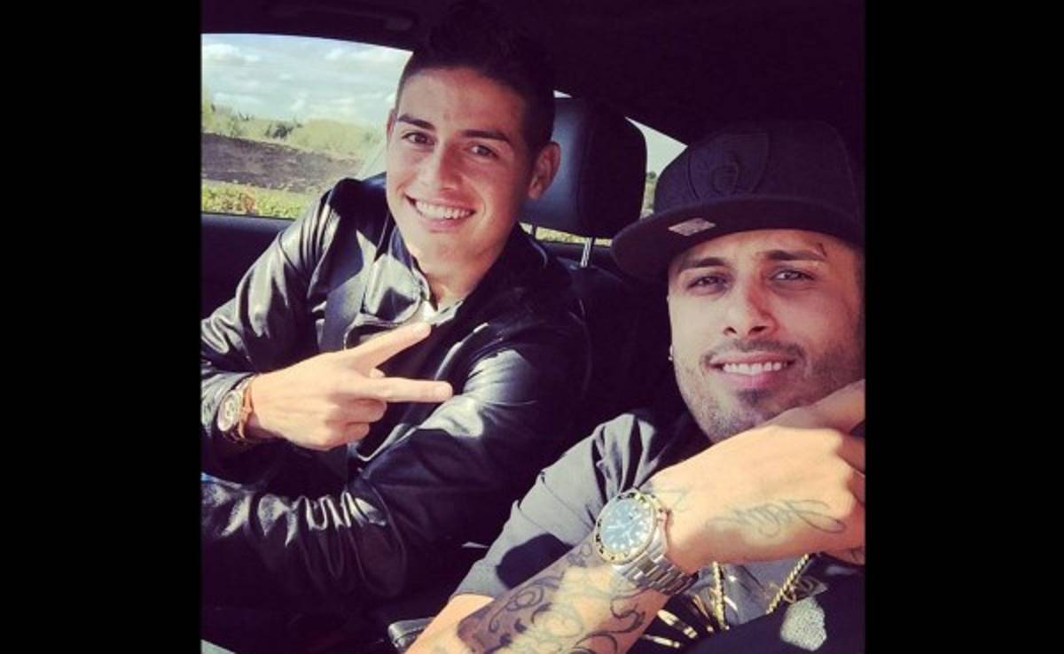 VIDEO: Nicky Jam pone a cantar 'Travesuras' a James y Marcelo