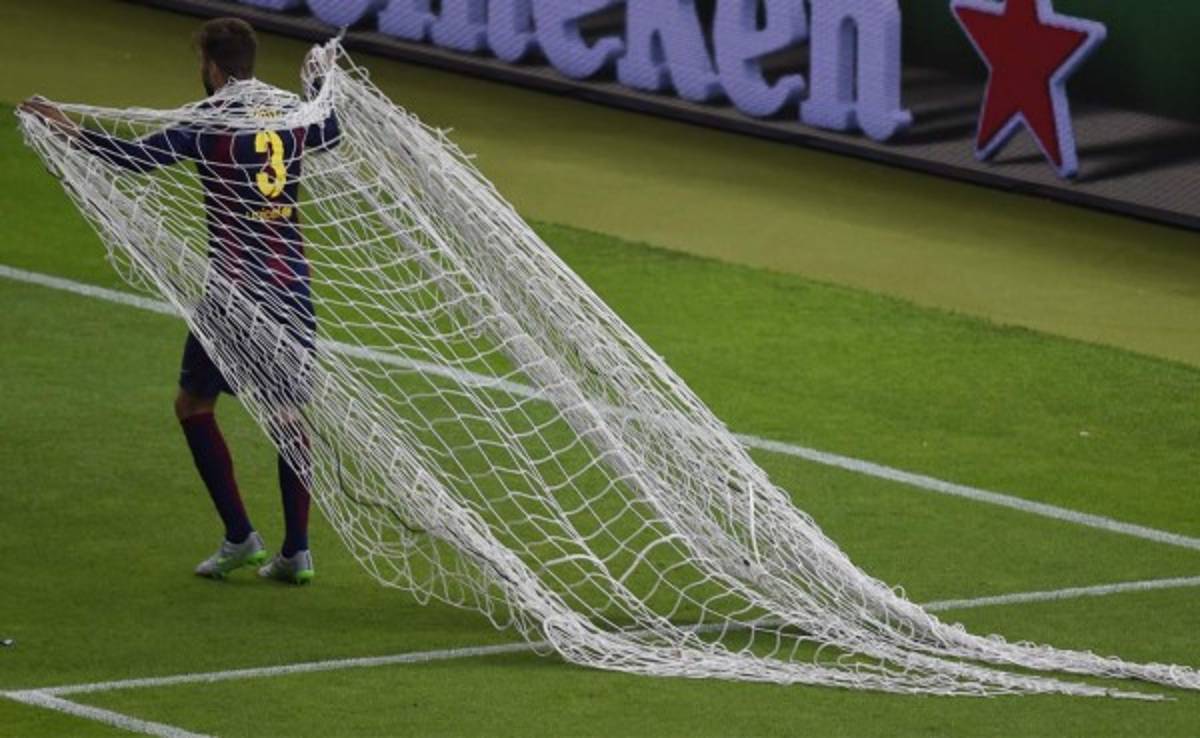 Gerard Piqué se lleva la red como recuerdo de Berlín