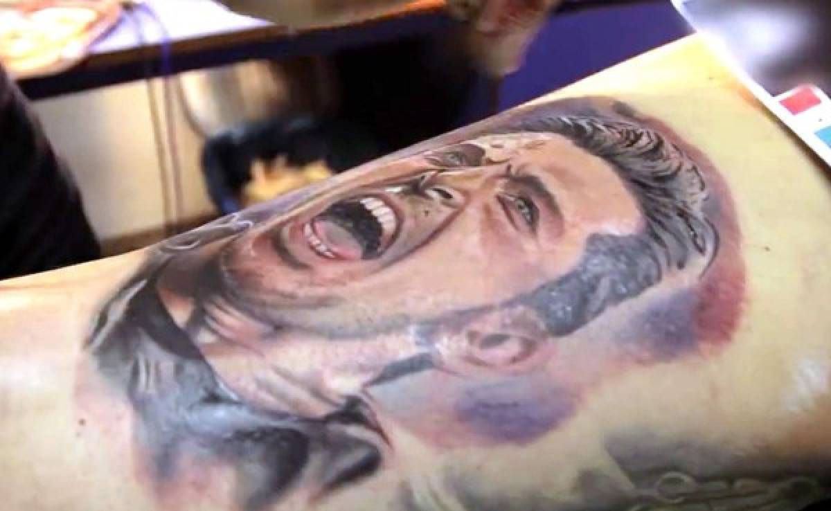 VIDEO: Buffon sorprende a un aficionado que se tatuó su cara en la pierna