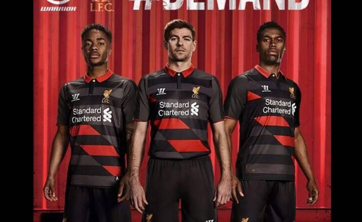 Liverpool presente nuevo uniforme y se olvida de Luis Suárez
