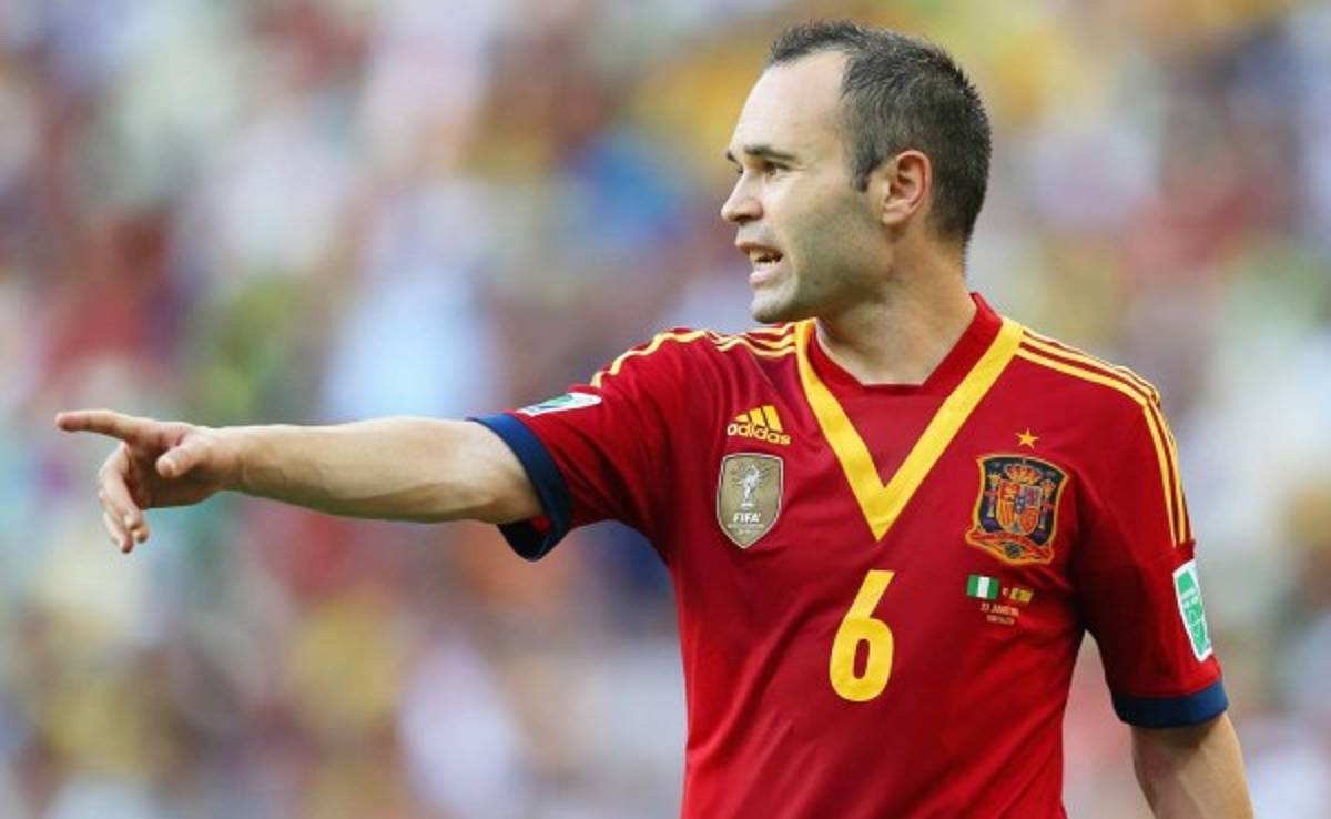 Iniesta no se plantea dejar la selección española