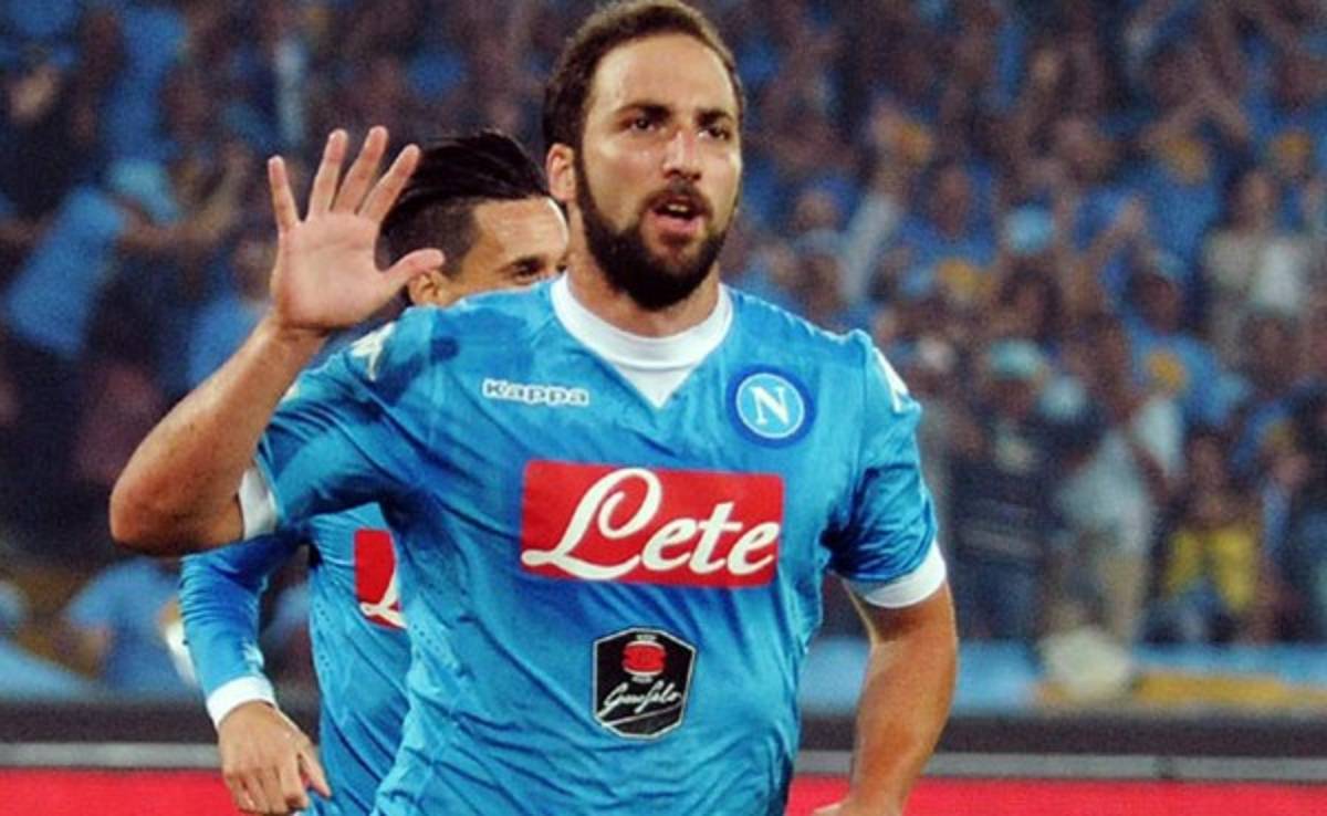 Higuaín dejaría el Napoli para fichar por el Chelsea de Antonio Conte