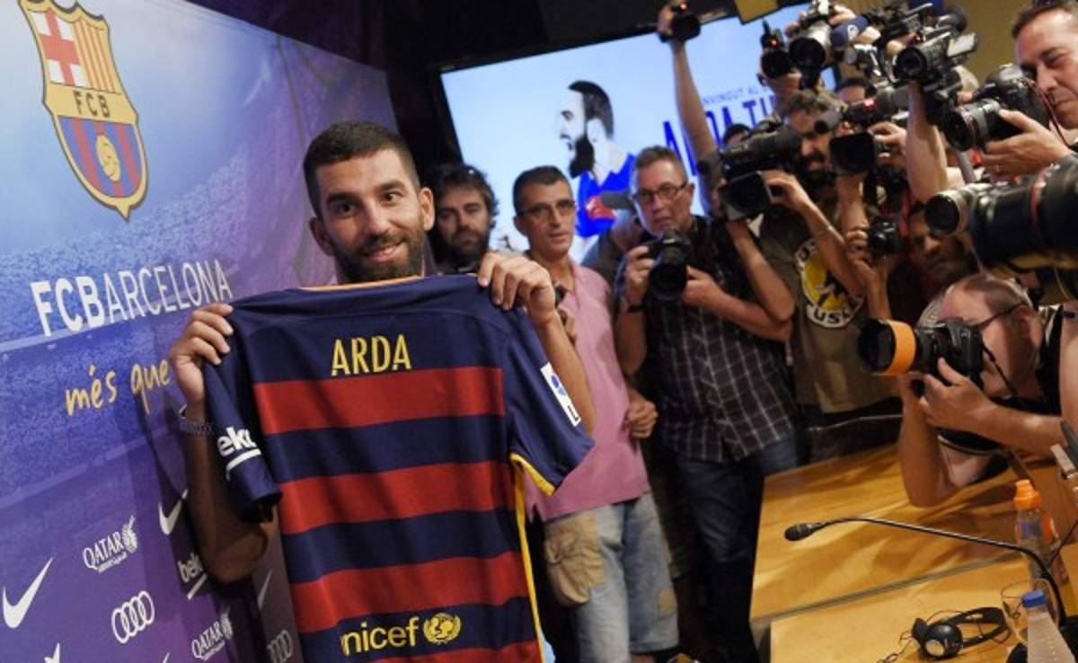 El horrible momento que vivió Turan en su presentación en Barcelona