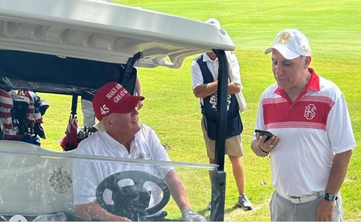 Carlos Pavón, Hristo Stoichkov y Donald Trump se la pasan de maravilla en un mano a mano jugando al golf