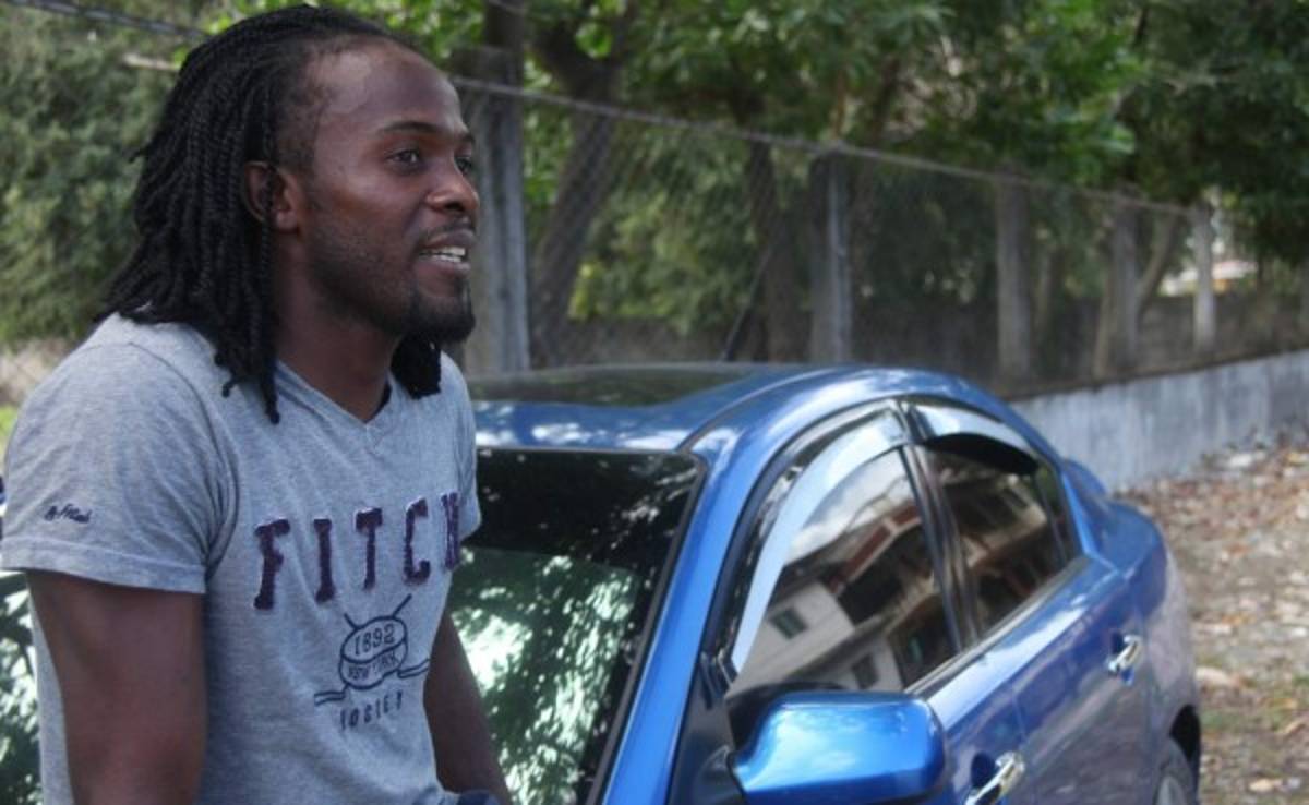 Víctor Mena sobre su retiro: 'Solo llegué hasta sexto grado y eso me pasó factura'