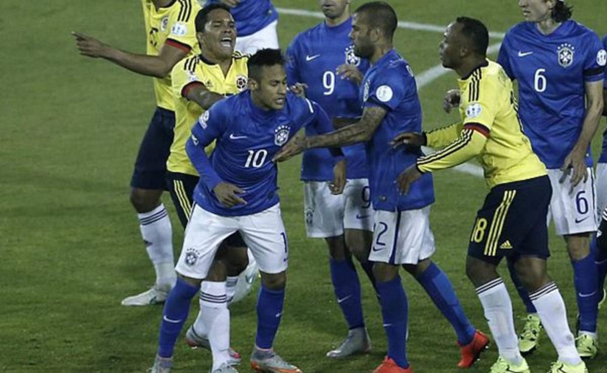 Madre de Carlos Bacca lo regañó por empujar a Neymar en la Copa América