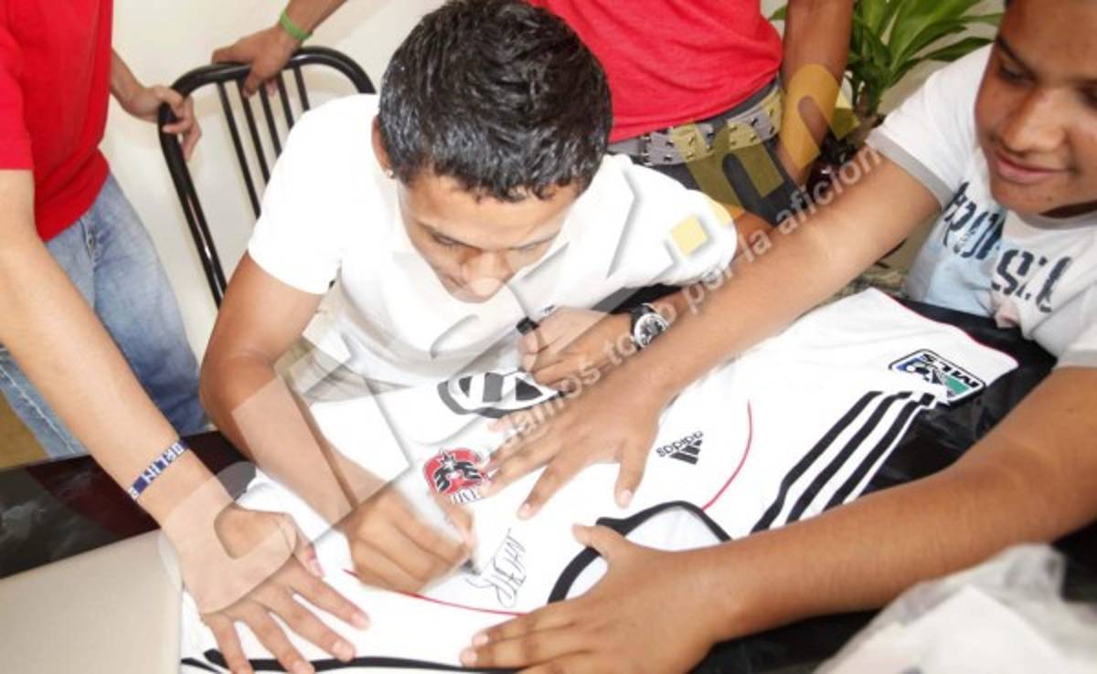 El álbum desconocido de Andy Najar, la esperanza de Honduras ante El Salvador