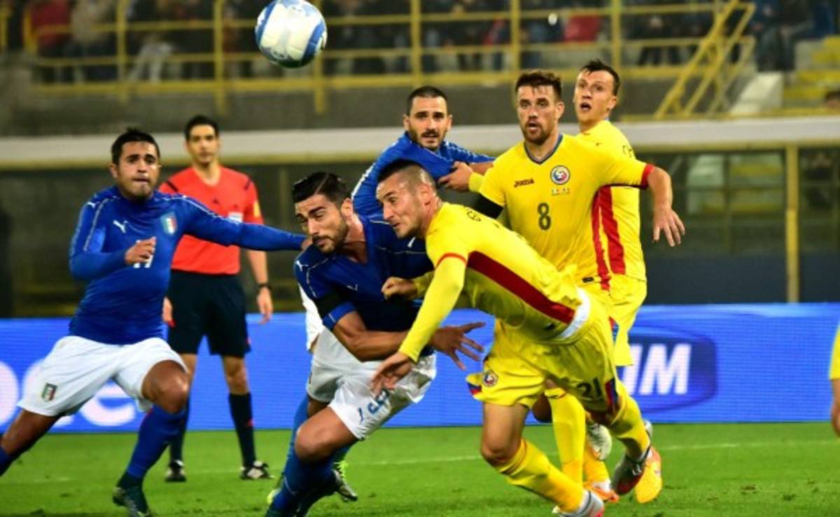 Rumanía empató 2-2 ante una Italia que dejó dudas