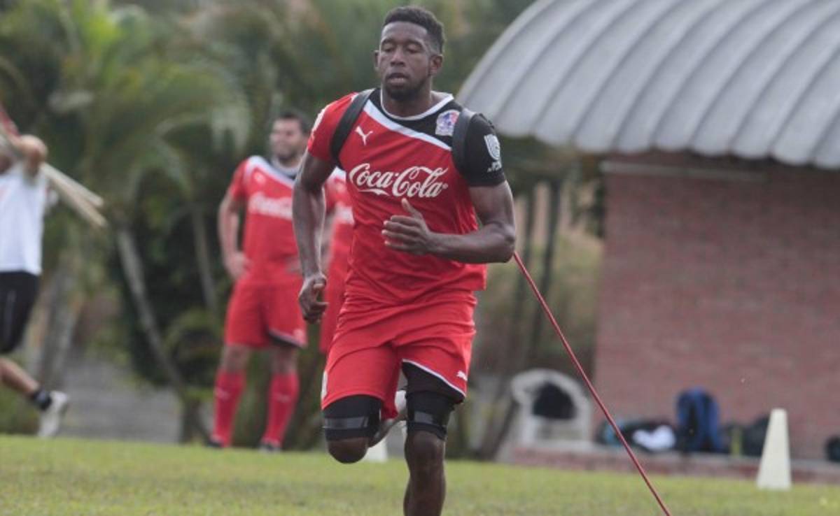 Johnny Palacios: 'Nicolás Cardozo es un delantero muy inquieto'