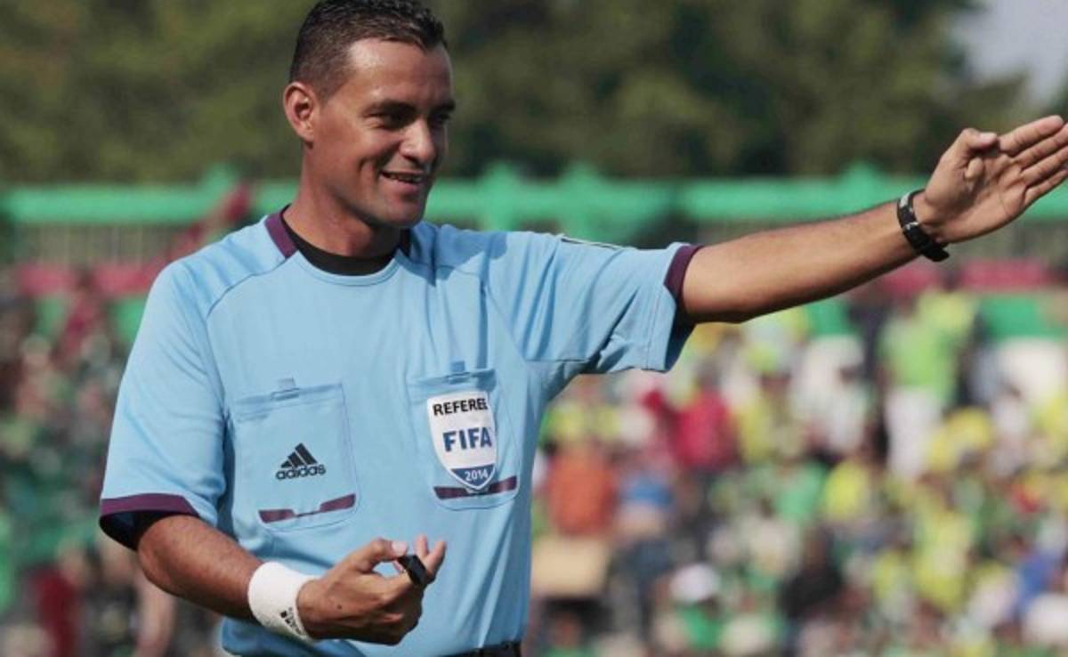 Árbitro Melvin Matamoros dirigirá el choque Real Sociedad-Real España